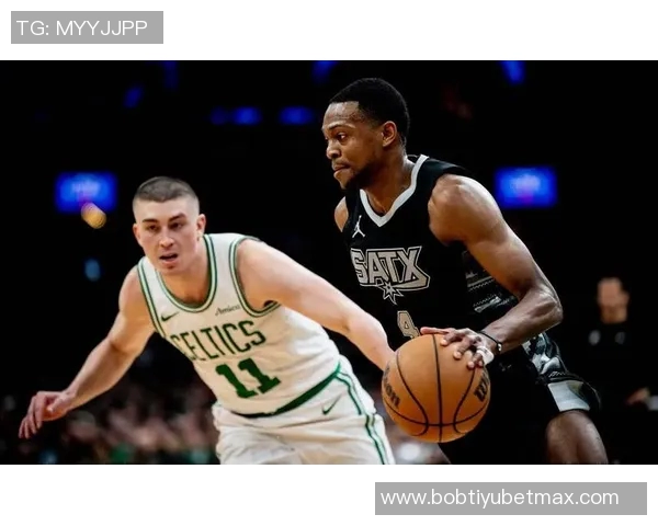 福克斯谈球队表现起伏关键在于如何面对逆境与挑战